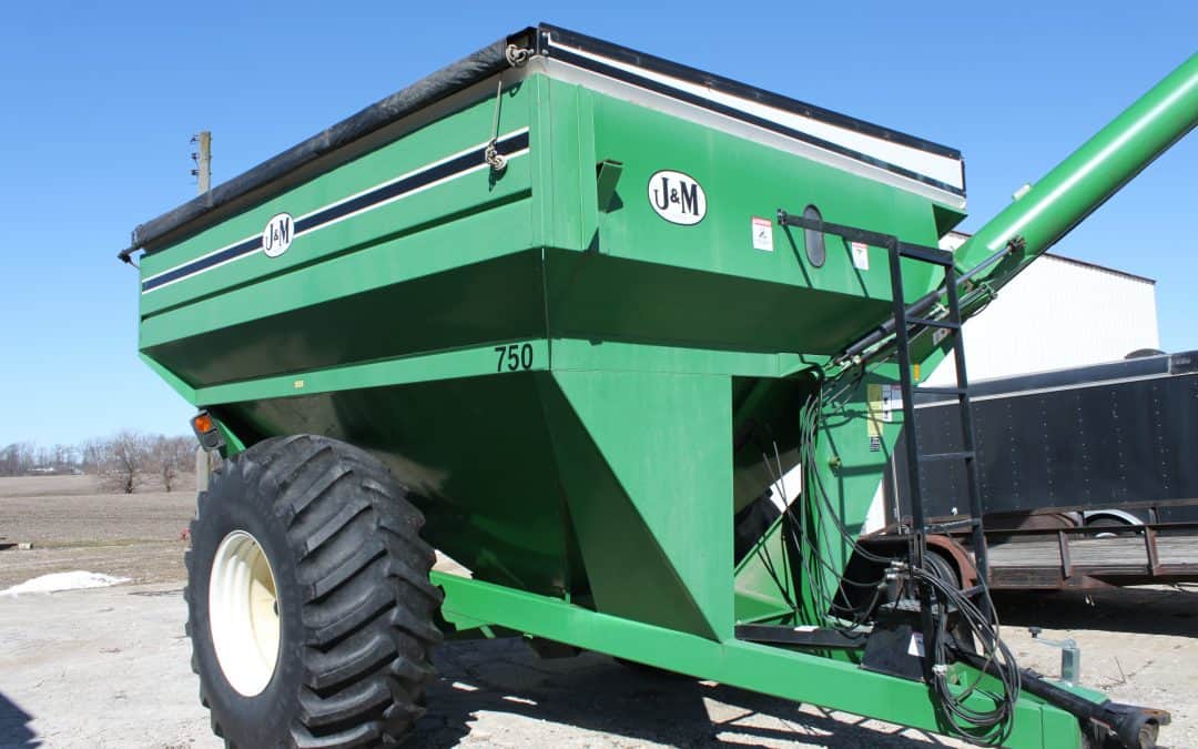 2000 J&M 750-14 Corner Auger Grain Cart