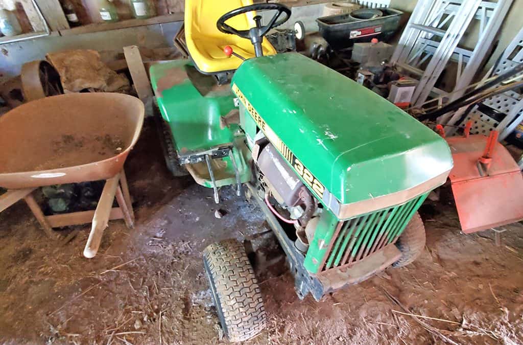 JD 322 Riding Mower