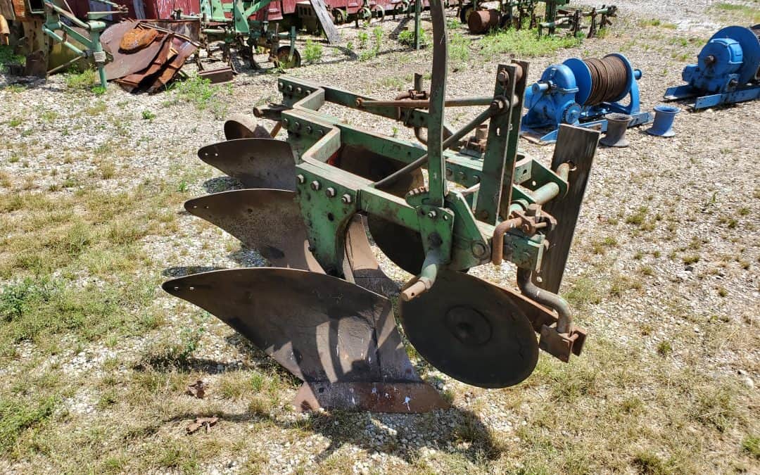 JD 810 Plow