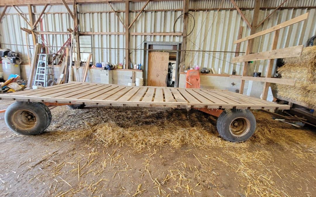 18′ FLAT RACK HAY WAGON