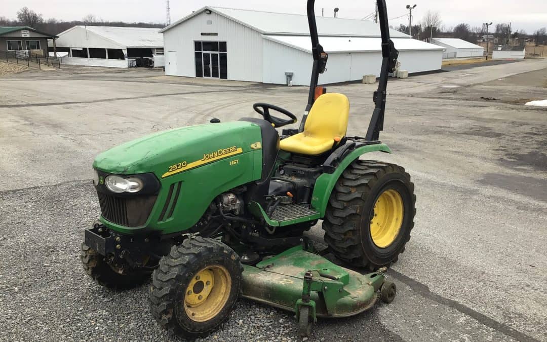 JOHN DEERE 2520 COMPACT TRACTOR