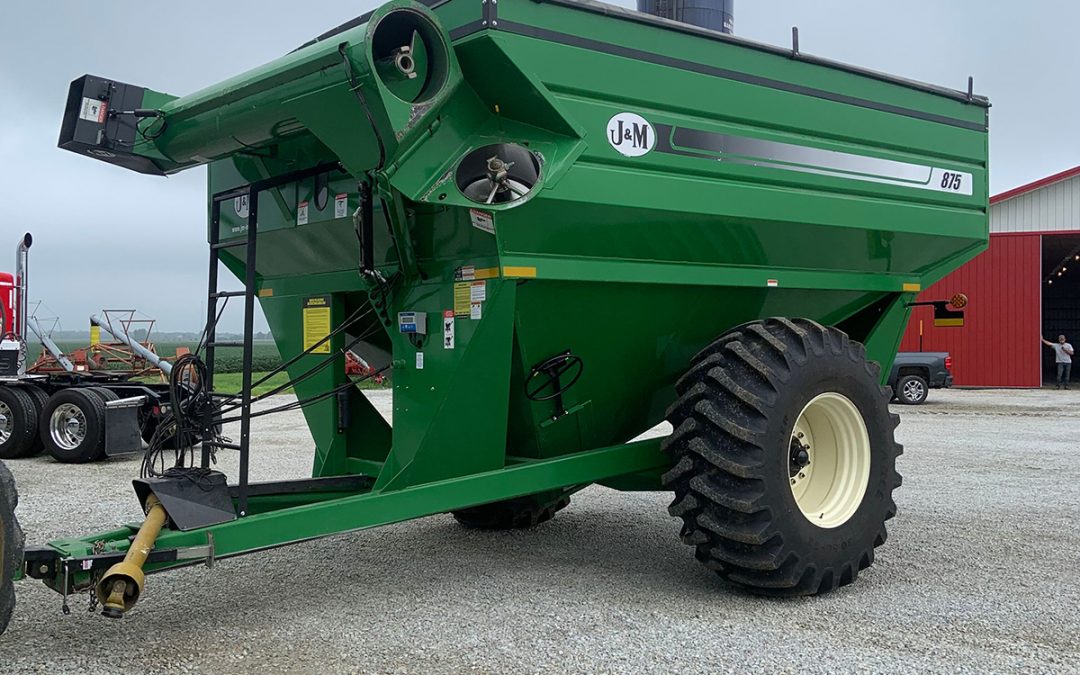 2017 J&M 875-18 Grain Cart