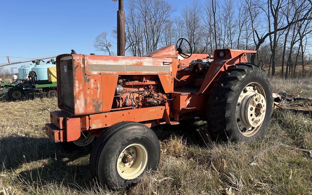 Allis-Chalmers 220 Tractor