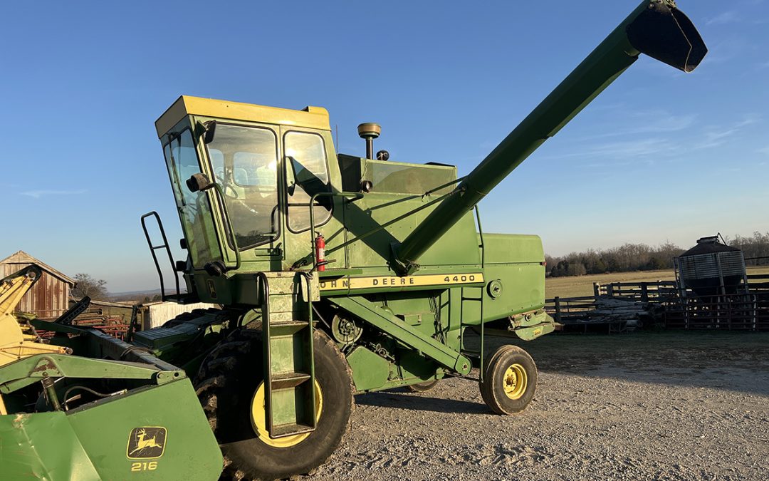 John Deere 4400 Combine