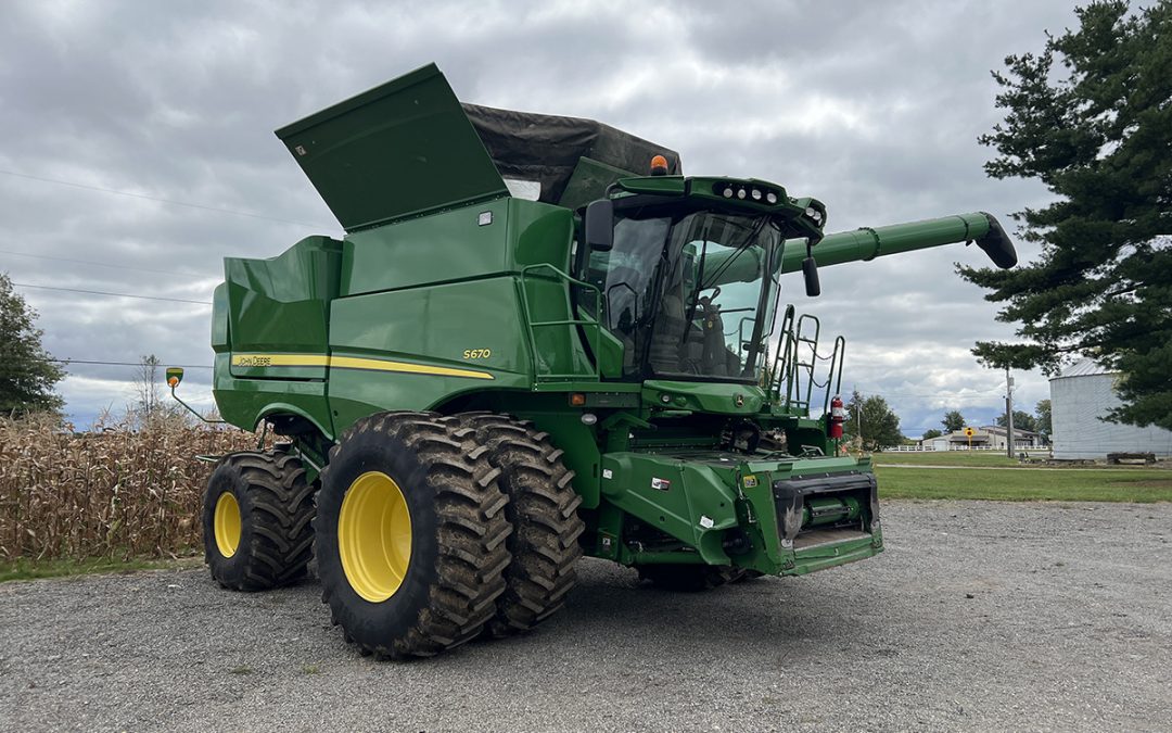 2016 JD S670 Combine