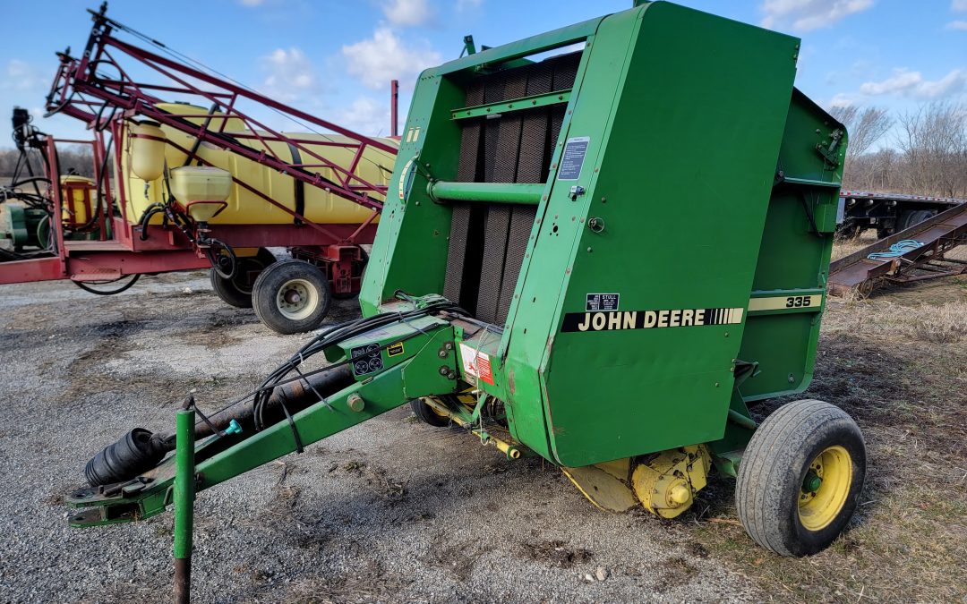 John Deere 335