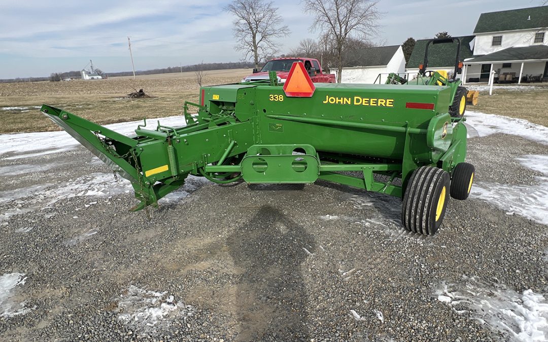 2004 John Deere 338 Square Baler