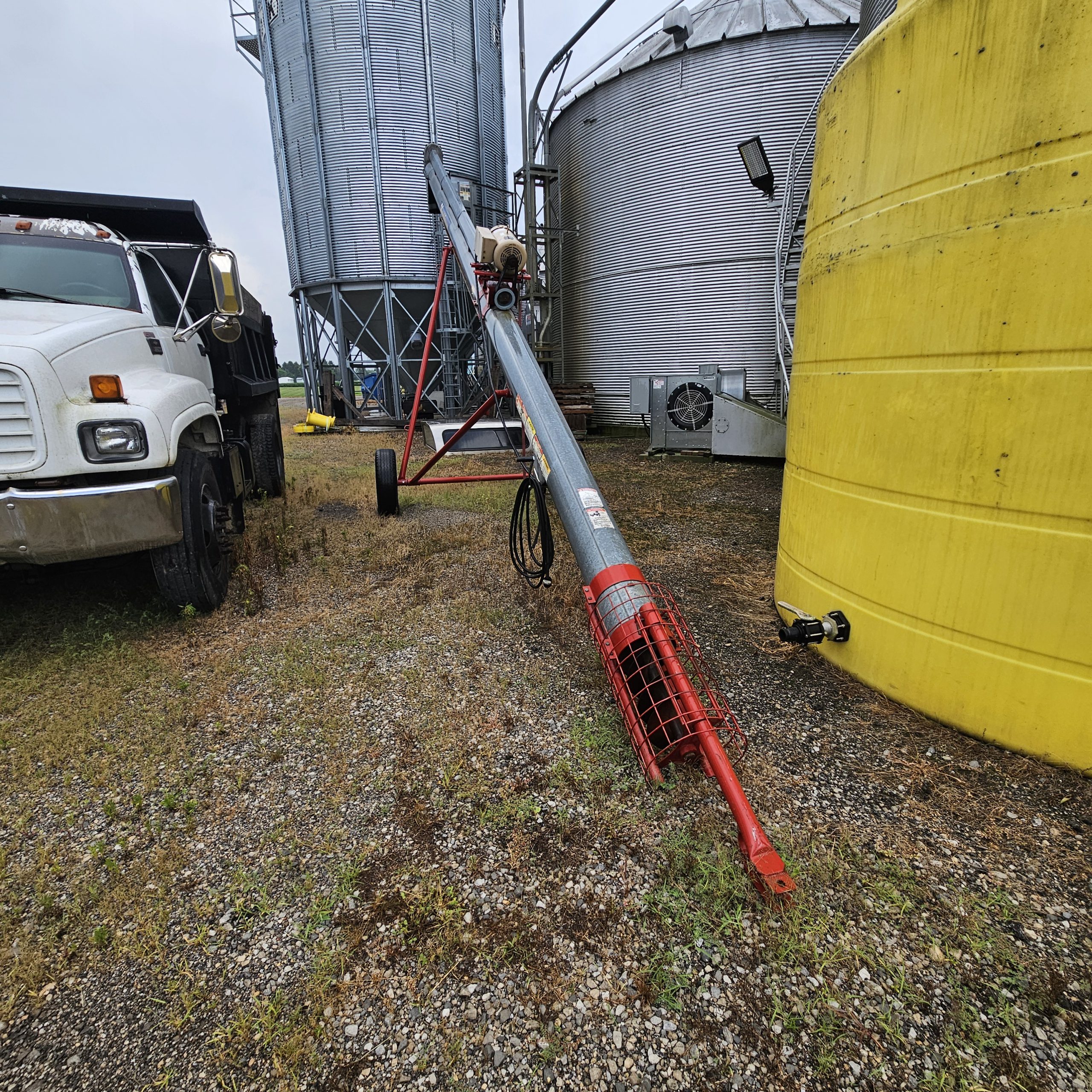 Hutchinson 32ft 10 inch Electric Auger